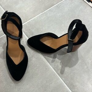 Soludis black velvet heels